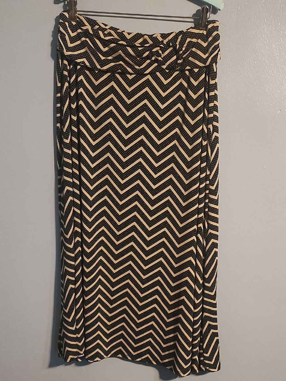 Robert Louis Women's Black and Cream Chevron Maxi Skirt